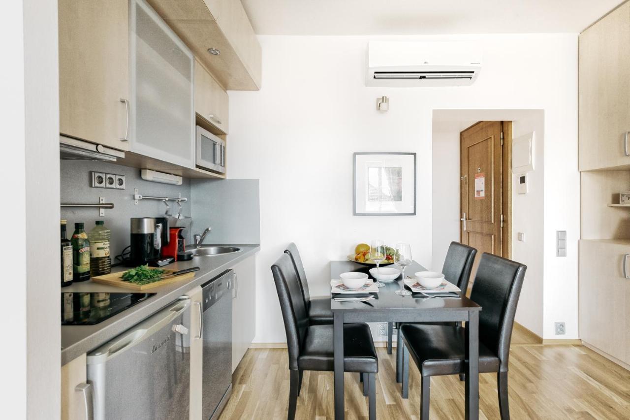 Lil Apartment With Tyn Cathedral View, Parking & Ac Prague Exterior photo
